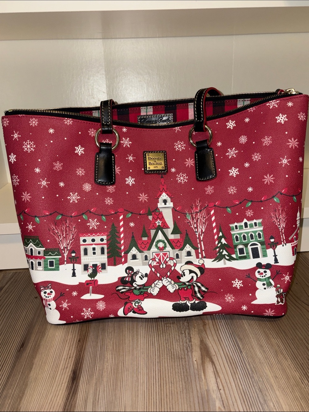 Disney Dooney & Bourke Christmas Farmhouse Tote 2019 HTF!